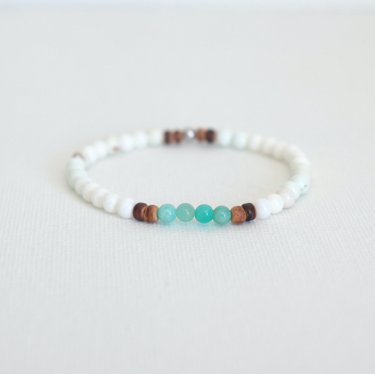 Bracelet perles rondes amazonite et magnésite sur élastique,bracelet femme d'été pierres et bois