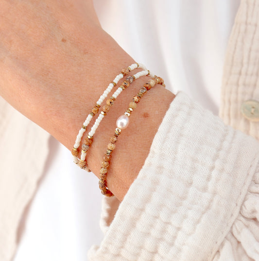 Bracelet fin perle d'eau douce et pierres jaspe paysage sur cordon