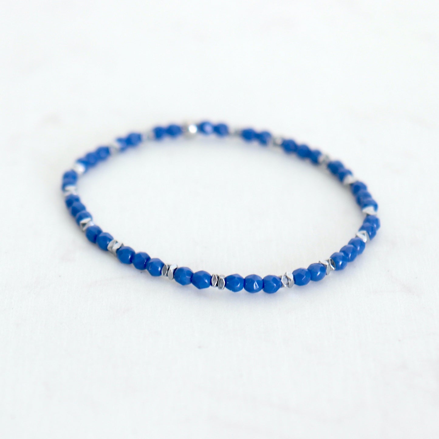 Cadeaux pour elle, set de deux bracelets perles bleues sur élastique