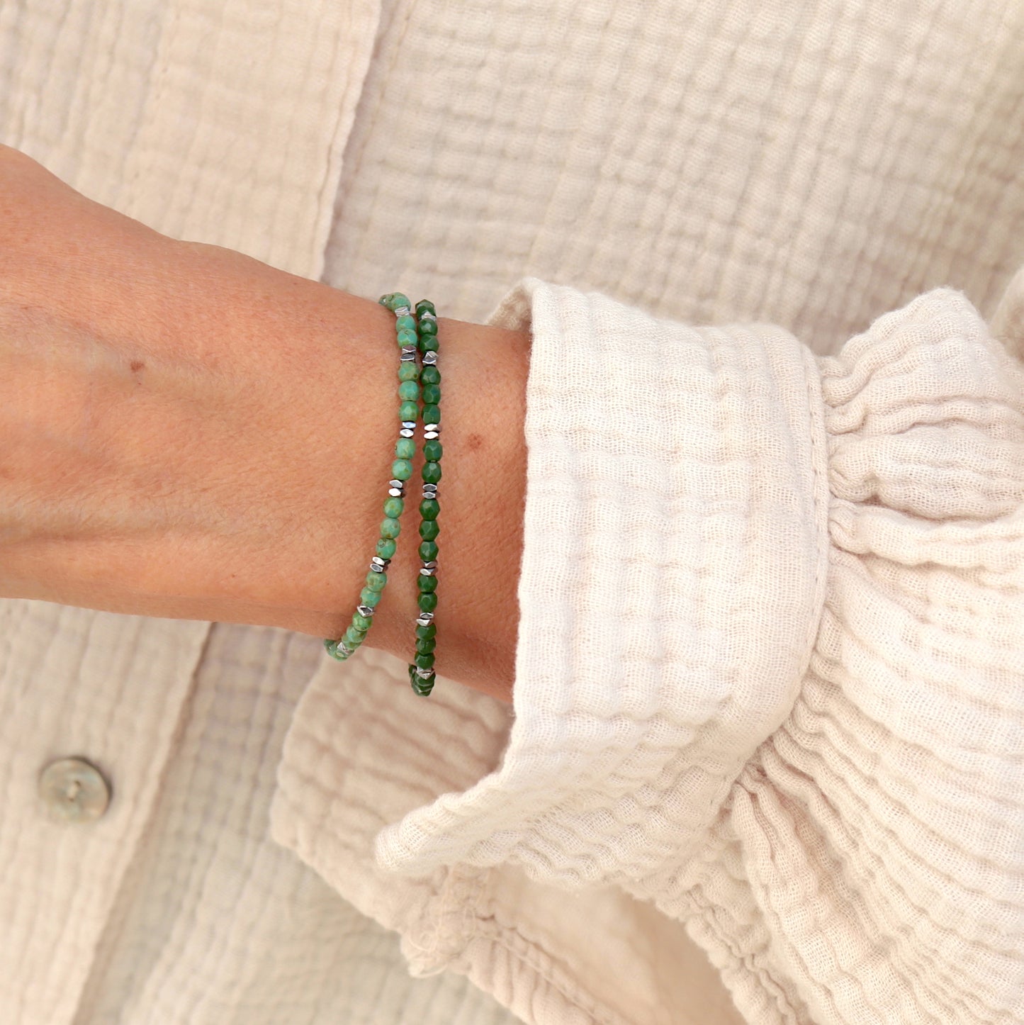 Bracelet femme perles vertes sur elastique deux modéles à choisir