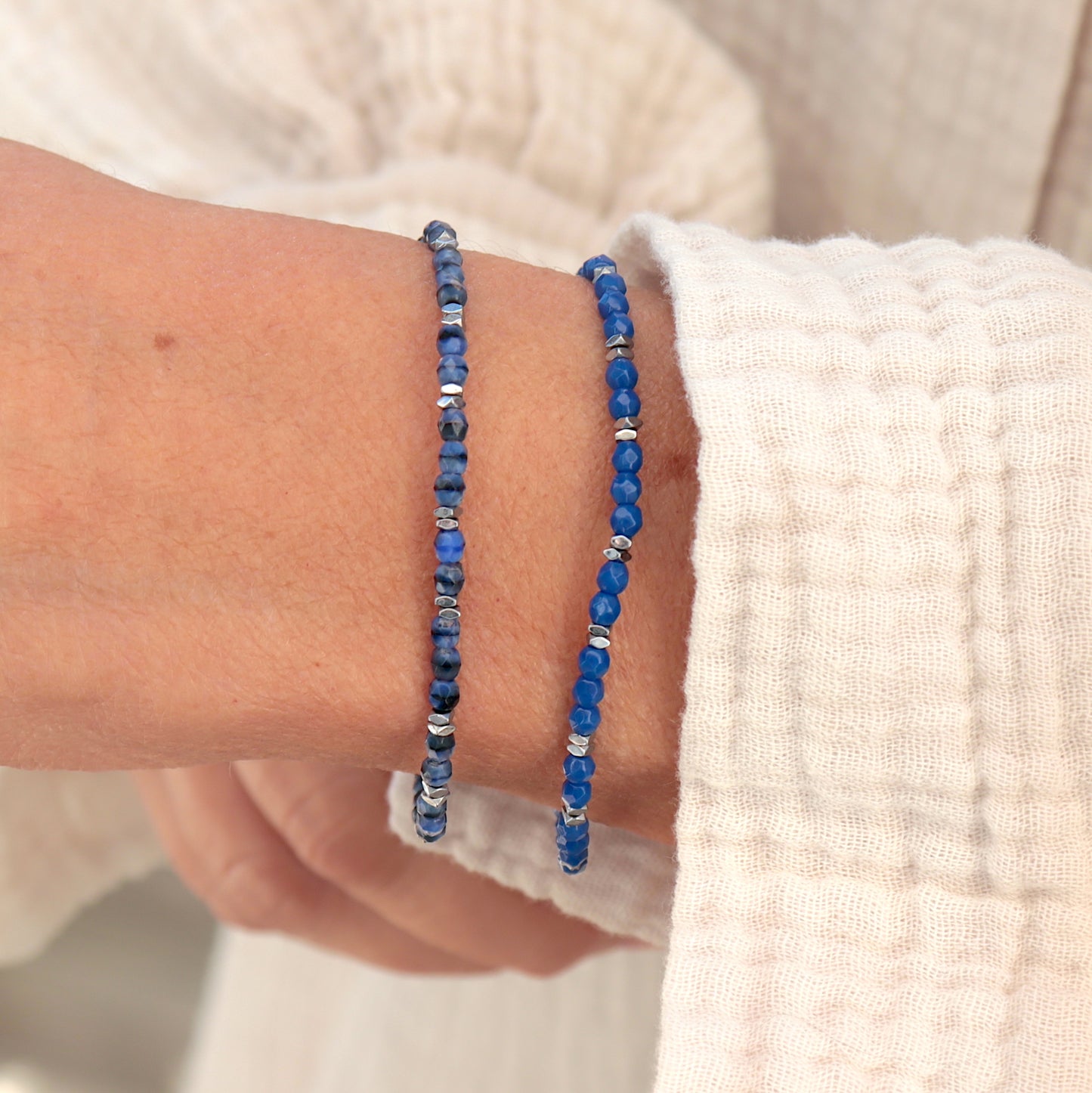 Cadeaux pour elle, set de deux bracelets perles bleues sur élastique