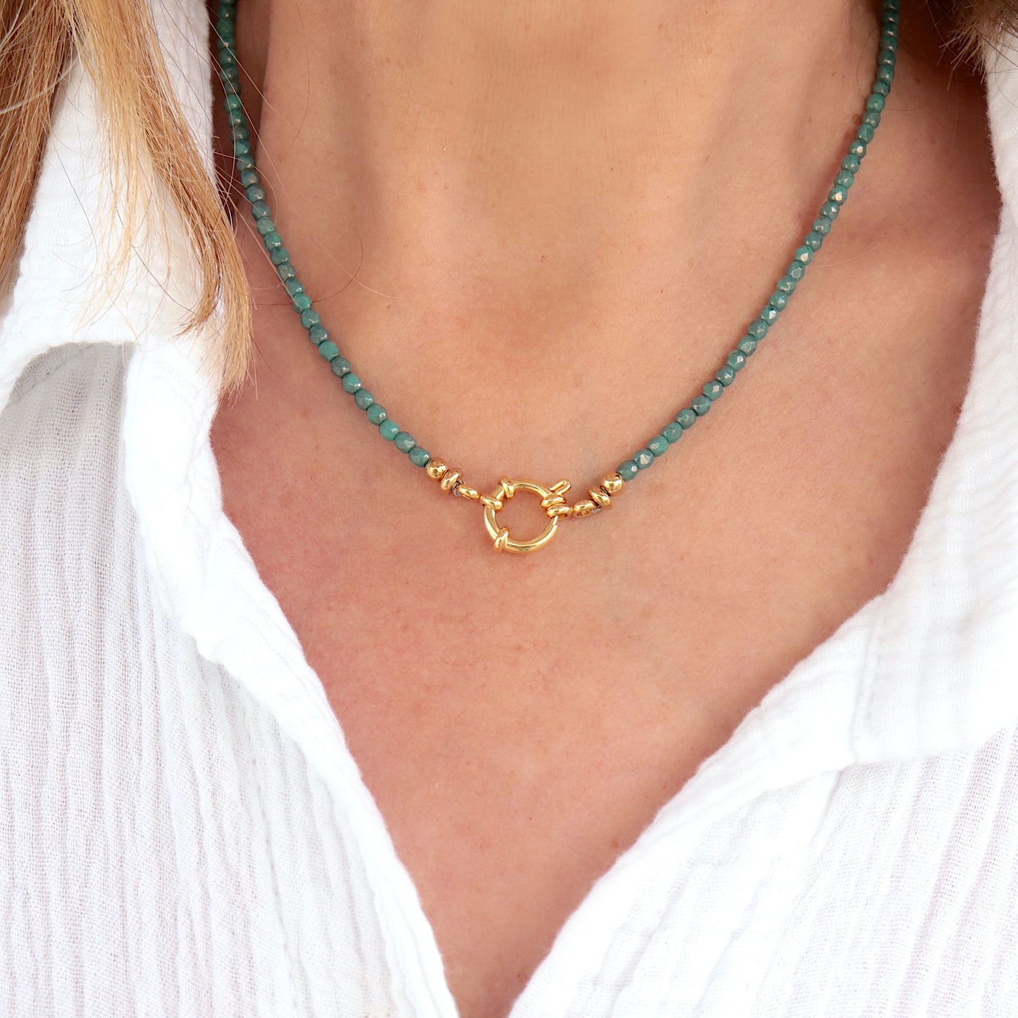 Collier femme perles turquoises moon dust et acier doré, cadeau femme