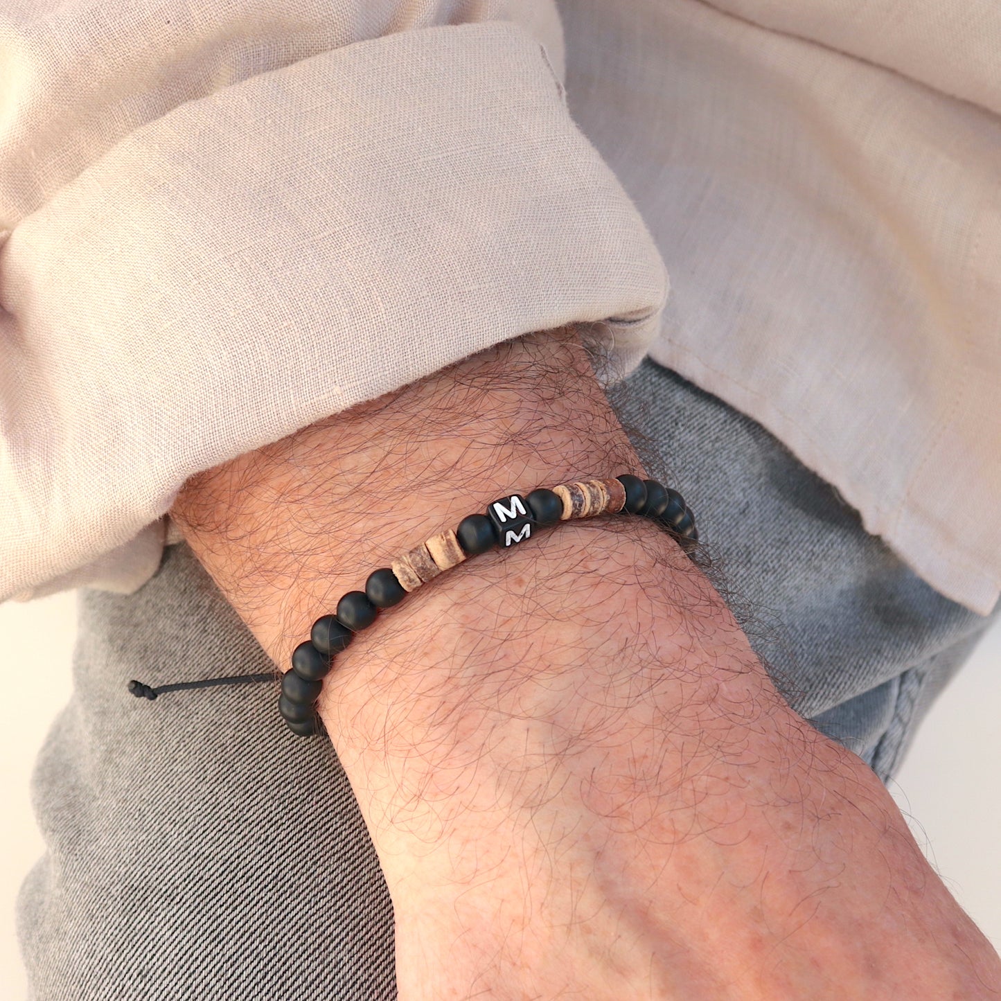 Bracelet homme perle lettre personnalisable sur cordon noir,bracelet surfeur perles bois et onyx