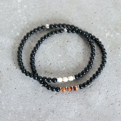 Bracelet fin perles onyx et cristal de boheme sur élastique,bracelet 2 modèles à choisir