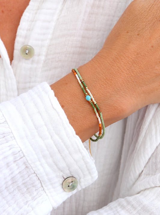 Bracelet fin cordon ajustable double rangs perles de couleur pour femme