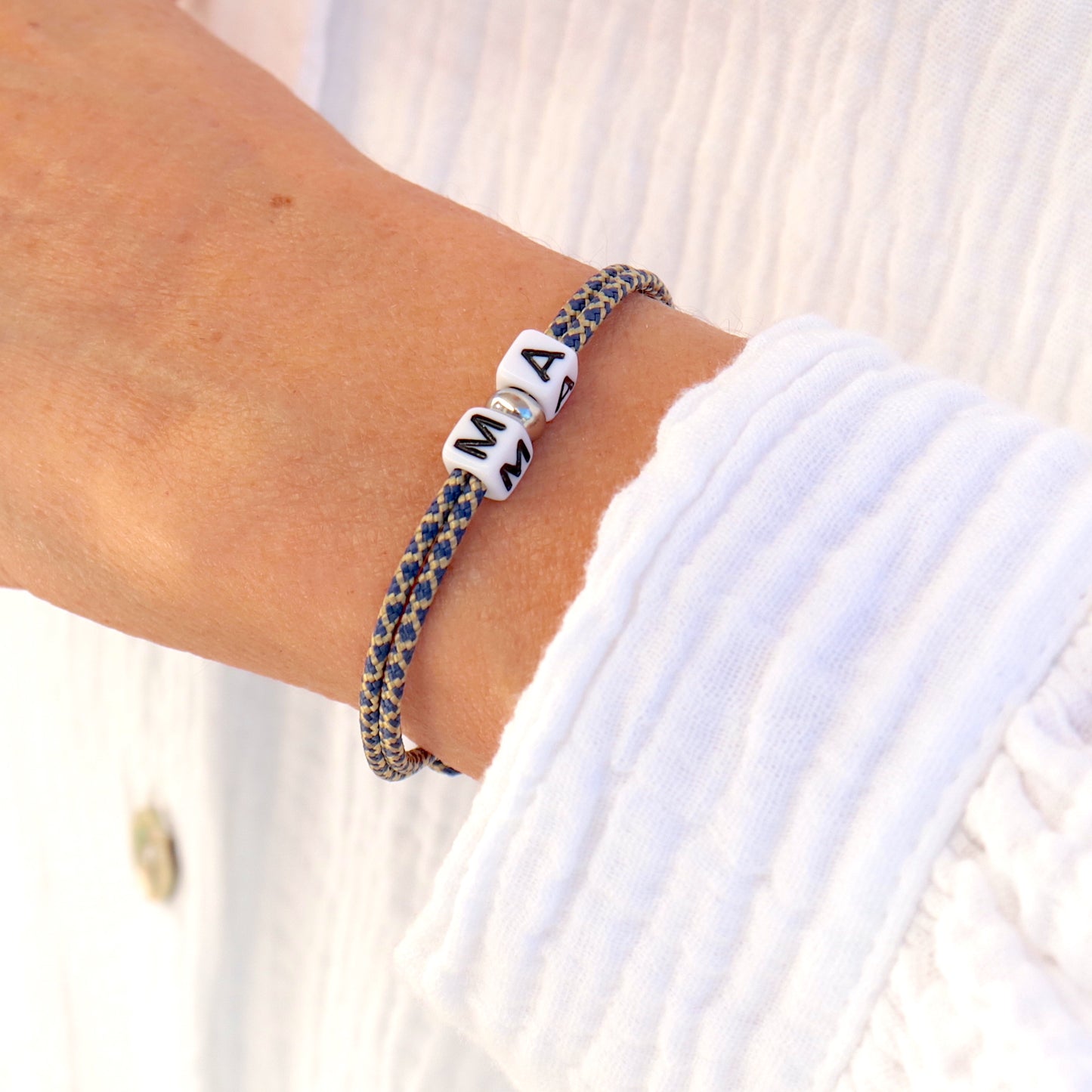 Bracelet deux lettres personnalisables sur cordon couleur au choix,cadeaux pour elle