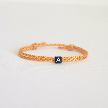 Bracelet avec cordon et lettre personnalisable pour elle