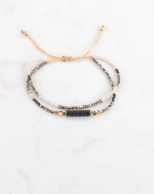 Bracelet fin perles agate noire sur cordon réglable deux rangs
