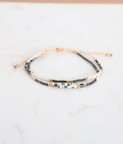 Bracelet femme jaspe dalmatien sur cordon double rangs