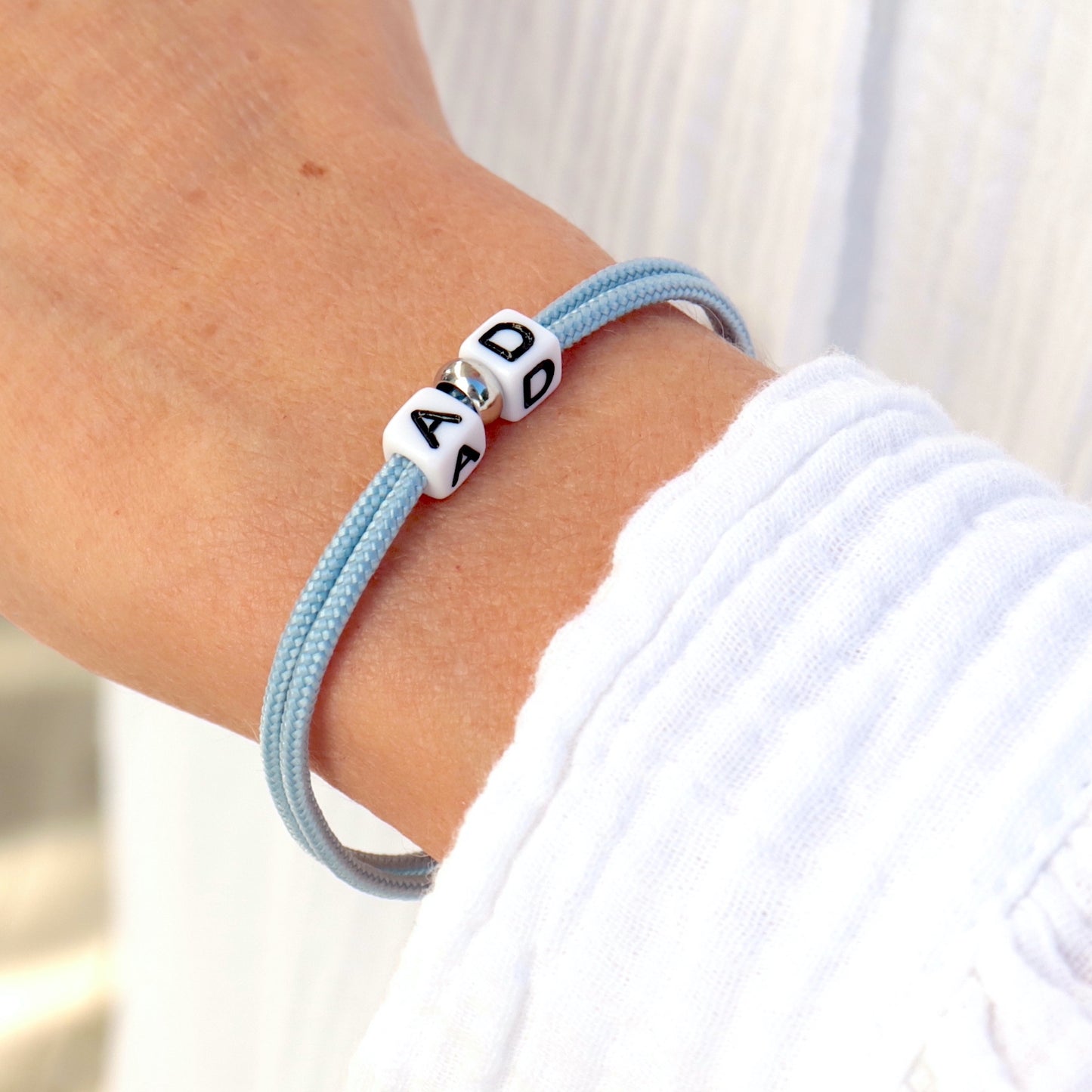 Bracelet cordon uni deux initiales personnalisées pour elle