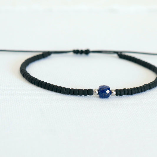 Bracelet homme lapis lazuli et perles noires sur cordon