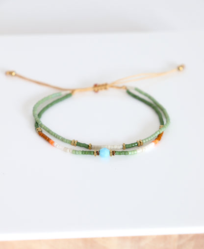 Bracelet fin cordon ajustable double rangs perles de couleur pour femme
