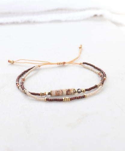 Bracelet femme perle marron et créme sur cordon réglable
