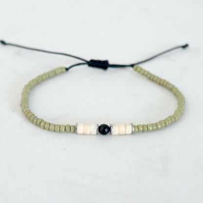 Bracelet surf howlite et perles vertes cactus sur cordon