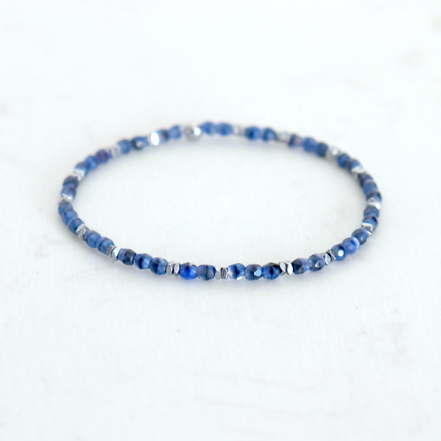 Bracelet femme perles bleues et hématites sur élastique,bracelet en cristal de bohême 2 modéles