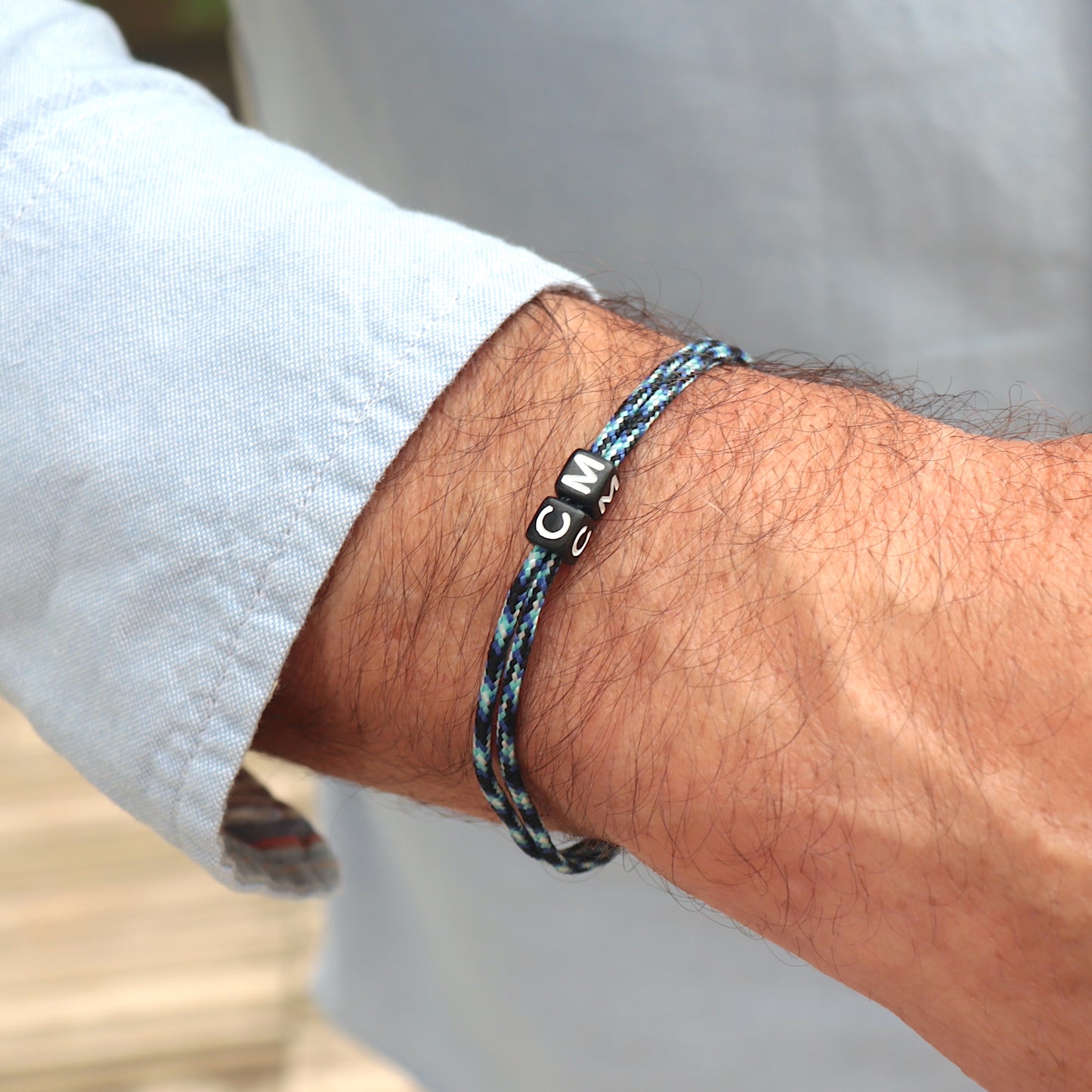 Bracelet personnalisable deux initiales sur cordon,bracelet réglable surf couleurs à choisir homme