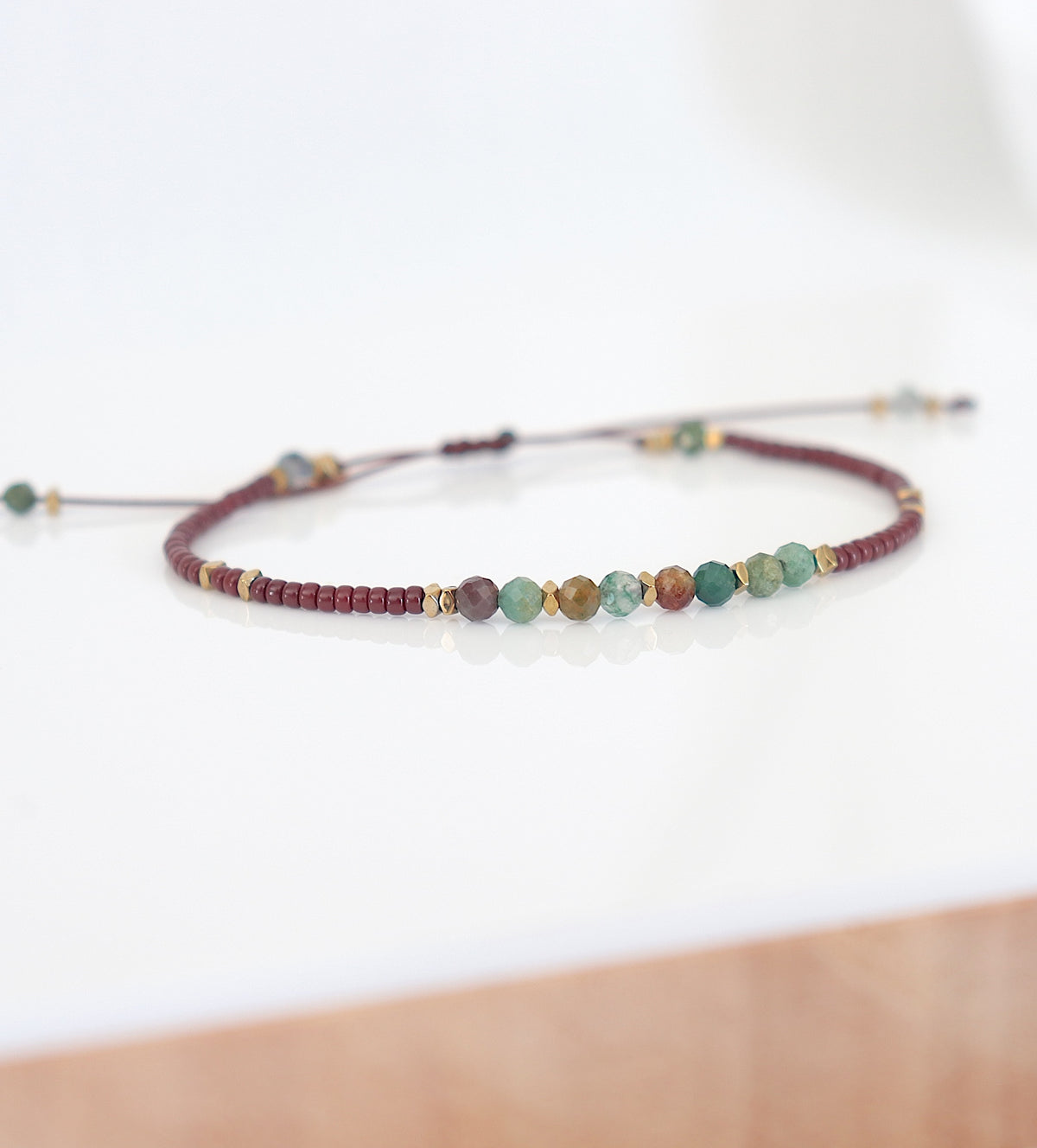 Bracelet fin pierre agate indienne et rocaille sur cordon pour femme