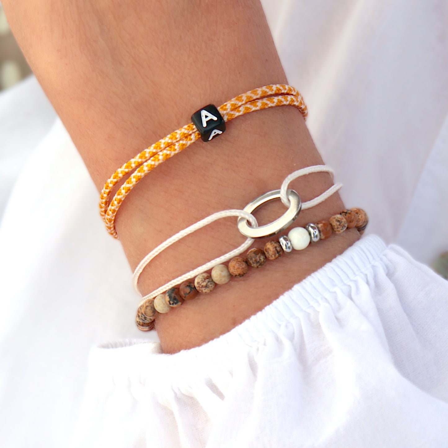 Bracelet avec cordon et lettre personnalisable pour elle