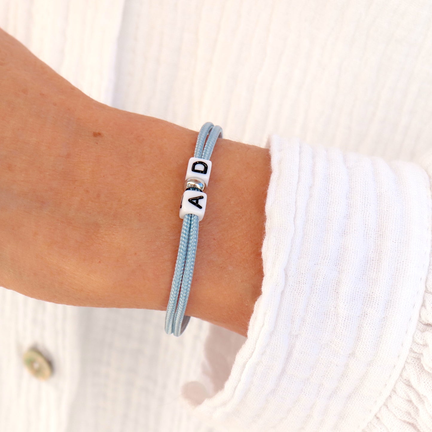 Bracelet cordon uni deux initiales personnalisées pour elle