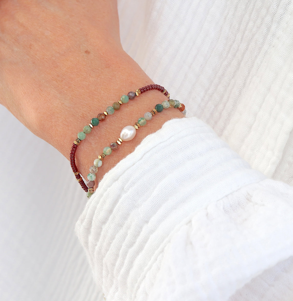 Bracelet fin pierre agate indienne et rocaille sur cordon pour femme