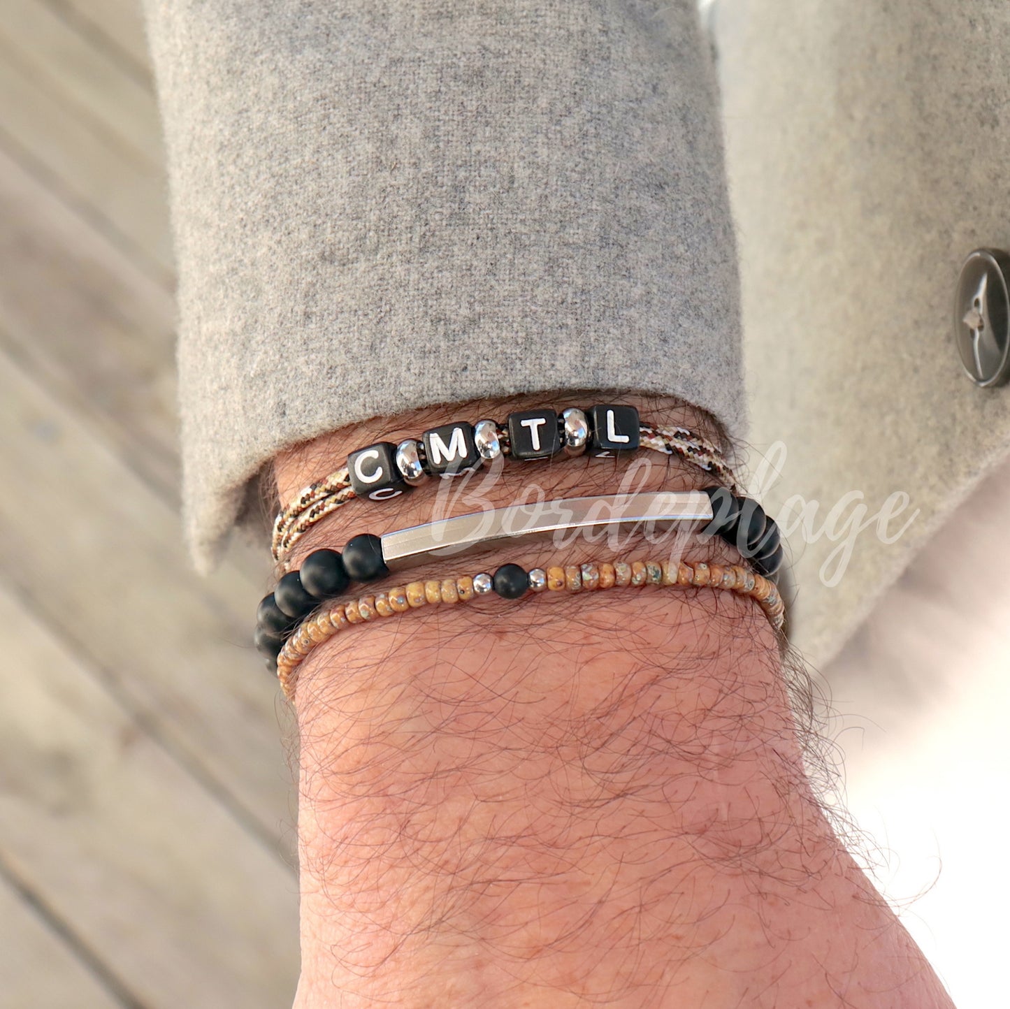 Bracelet fin perles de rocaille miyuki picasso et onyx sur cordon
