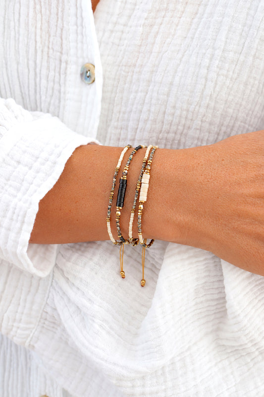 Bracelet fin perles agate noire sur cordon réglable deux rangs