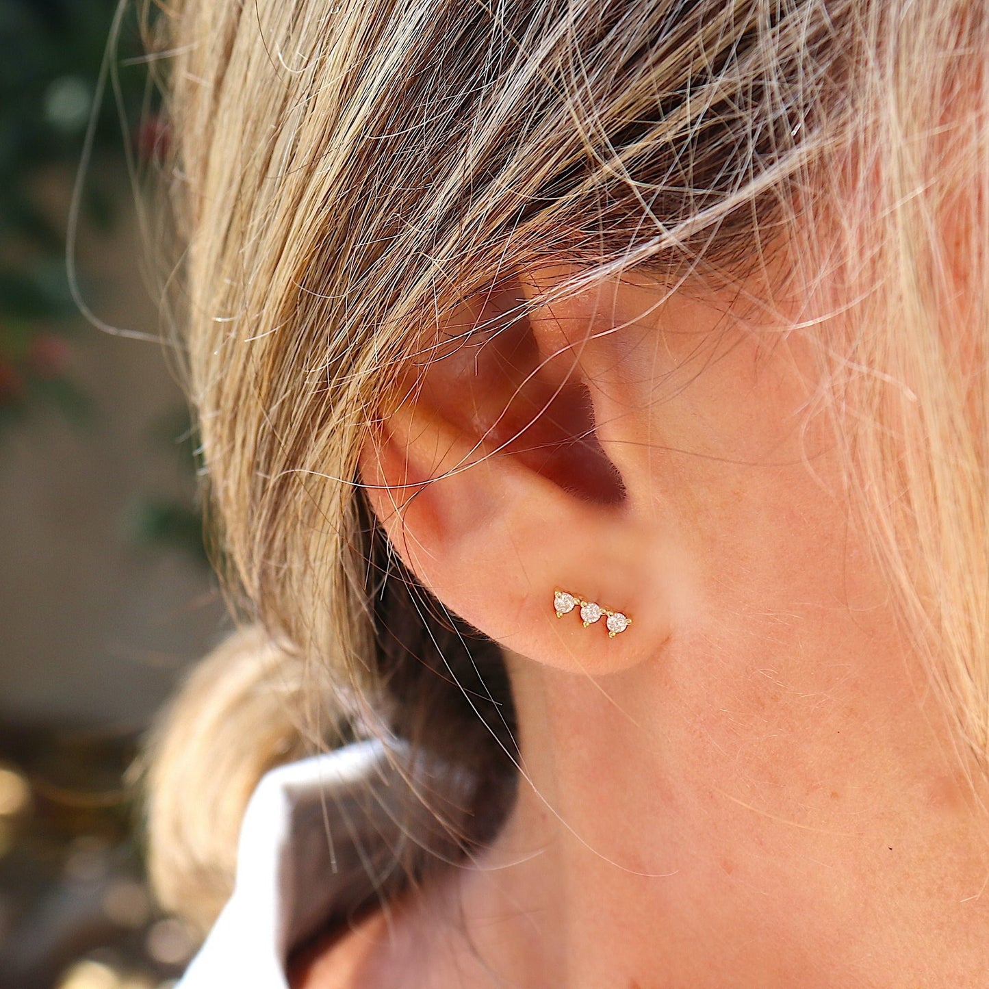 Petites puces d'oreilles trois zircons, mini clous d'oreilles femme argent ou doré